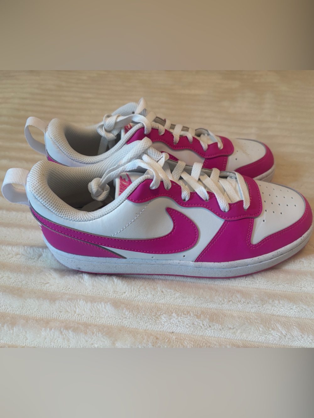 Nike Court Borough Low Recraft in White/Fuchsia